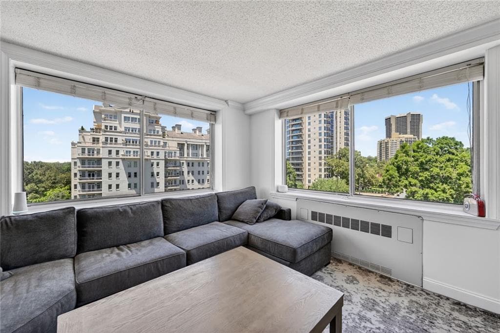 2 bedroom, 2 bathroom, 1,062 sq ft condominium for sale at 2479 Peachtree Road 816, Atlanta, GA 30305 — photo 6