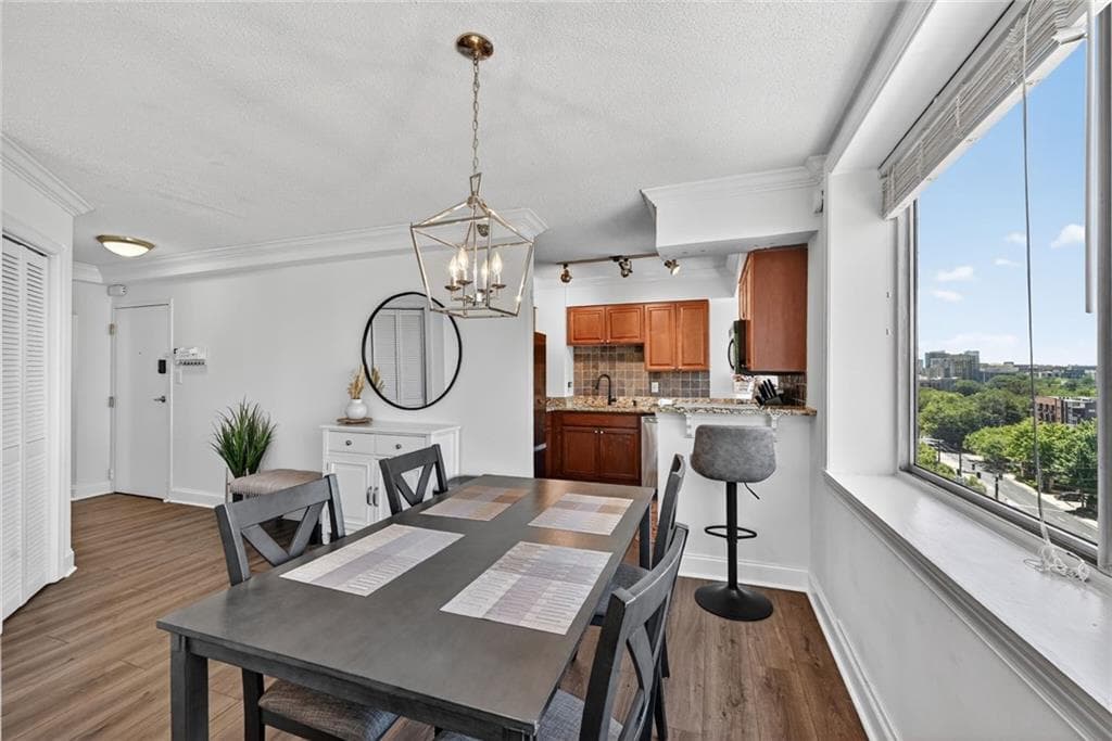 2 bedroom, 2 bathroom, 1,062 sq ft condominium for sale at 2479 Peachtree Road 816, Atlanta, GA 30305 — photo 7