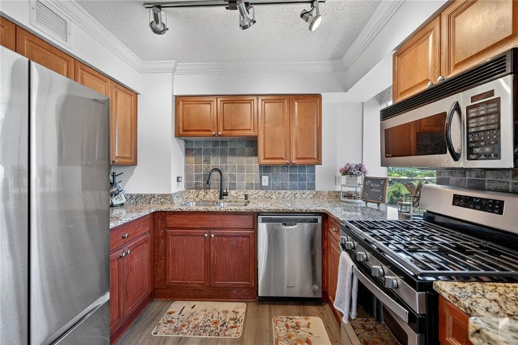 2 bedroom, 2 bathroom, 1,062 sq ft condominium for sale at 2479 Peachtree Road 816, Atlanta, GA 30305 — photo 10