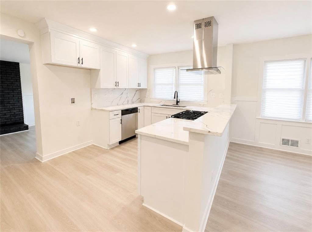 4 bedroom, 2 bathroom, 3,236 sq ft single family residence for sale at 3994 E Hilda Circle, Decatur, GA 30035 — photo 2