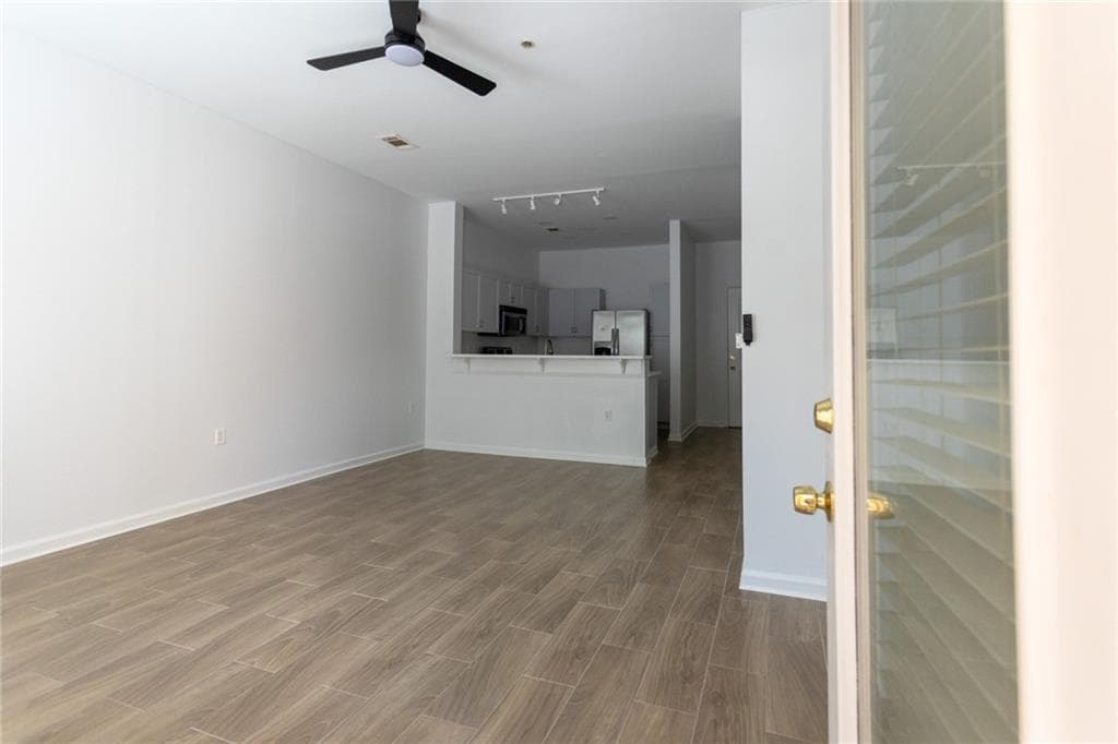 1 bedroom, 1 bathroom, 810 sq ft condominium for sale at 870 Mayson Turner Road 1144, Atlanta, GA 30314 — photo 4
