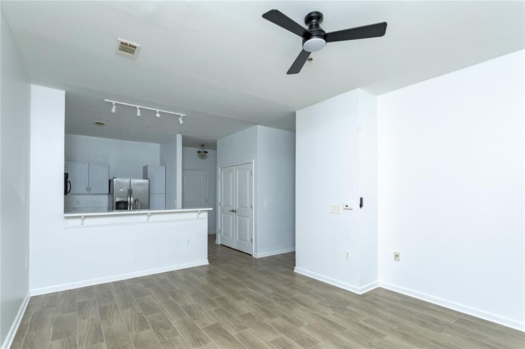 1 bedroom, 1 bathroom, 810 sq ft condominium for sale at 870 Mayson Turner Road 1144, Atlanta, GA 30314 — photo 5