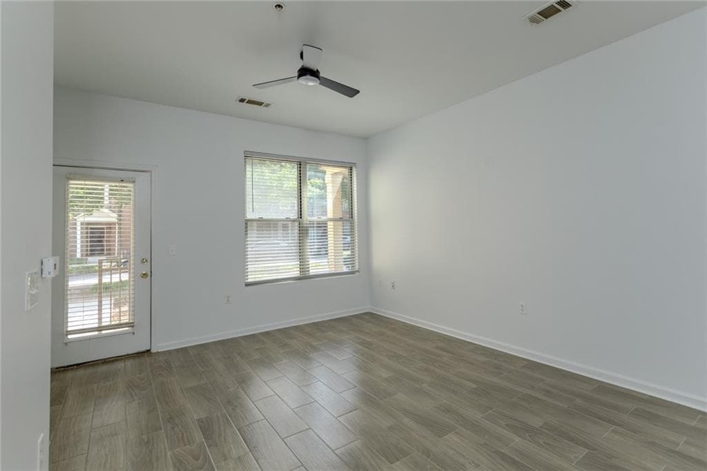 1 bedroom, 1 bathroom, 810 sq ft condominium for sale at 870 Mayson Turner Road 1144, Atlanta, GA 30314 — photo 8