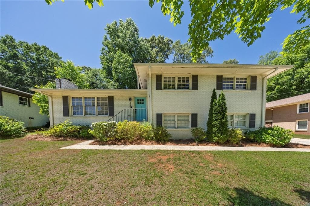 3 bedroom, 2 bathroom, 1,760 sq ft single family residence sold at 4090 Deerwood Parkway, Smyrna, GA 30082