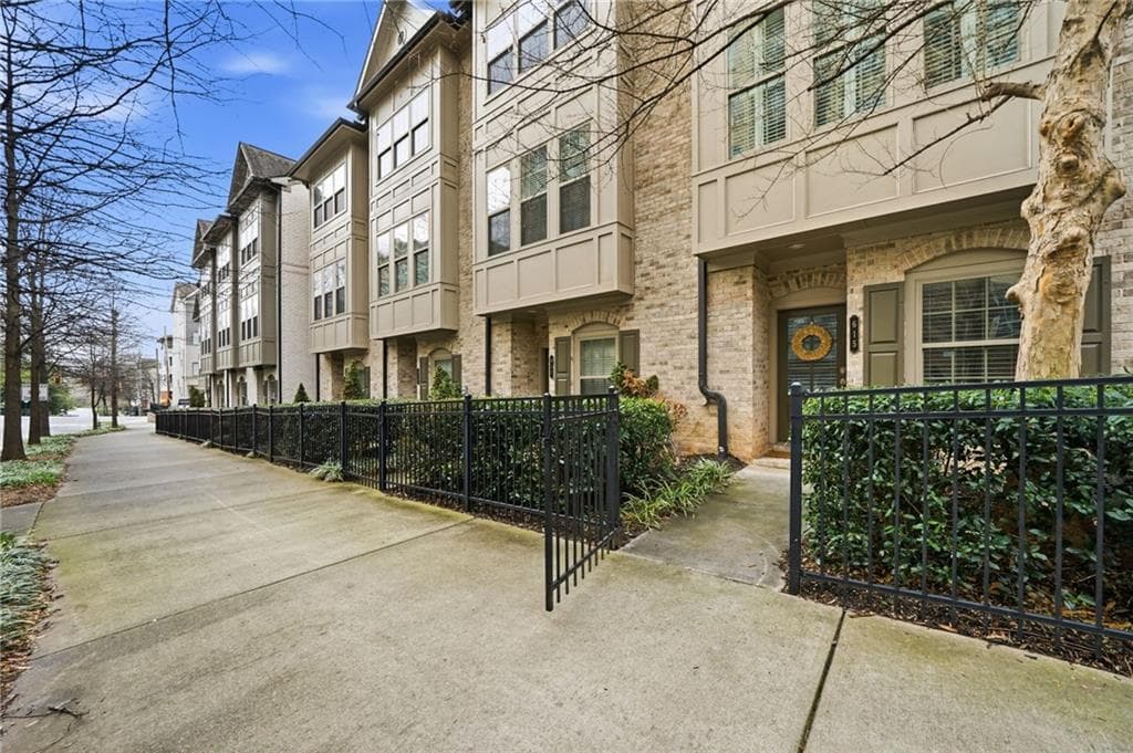 2 bedroom, 3 bathroom, 1,365 sq ft townhouse sold at 615 Broadview Place, Atlanta, GA 30324