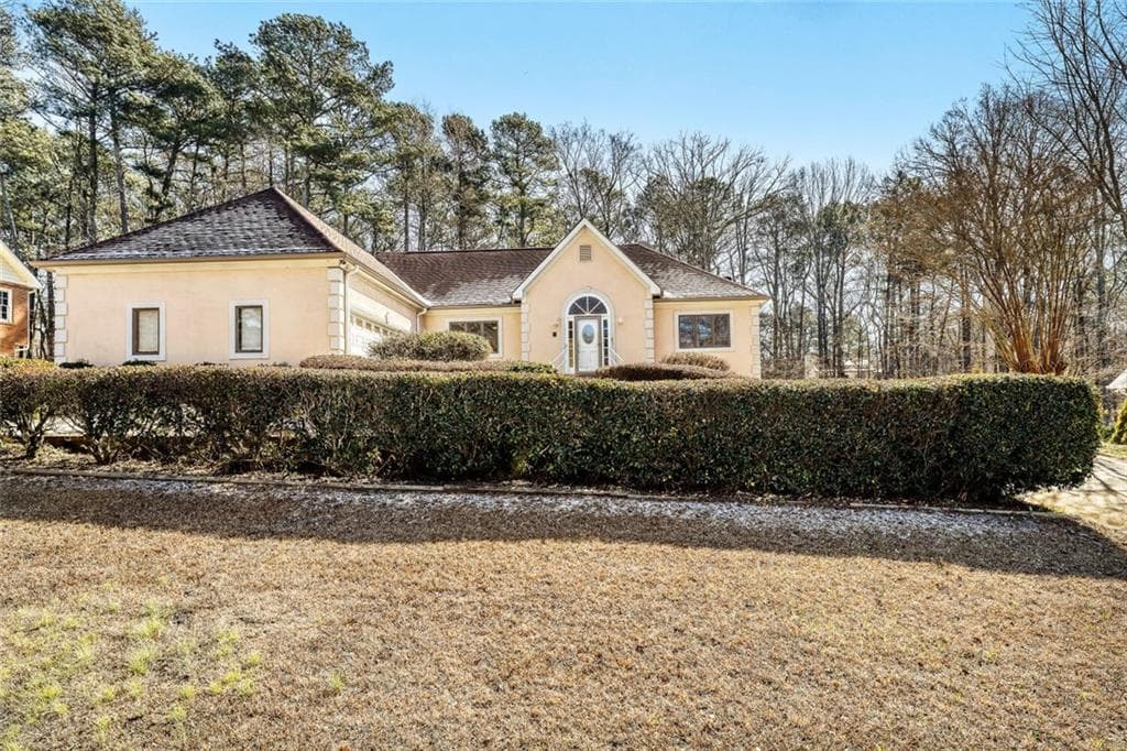 6 bedroom, 4 bathroom, 5,031 sq ft single family residence for sale at 1522 Catherine Court, Suwanee, GA 30024 — photo 2