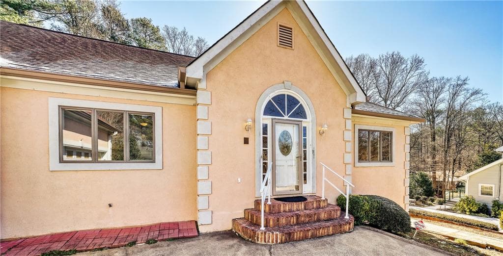 6 bedroom, 4 bathroom, 5,031 sq ft single family residence for sale at 1522 Catherine Court, Suwanee, GA 30024 — photo 4