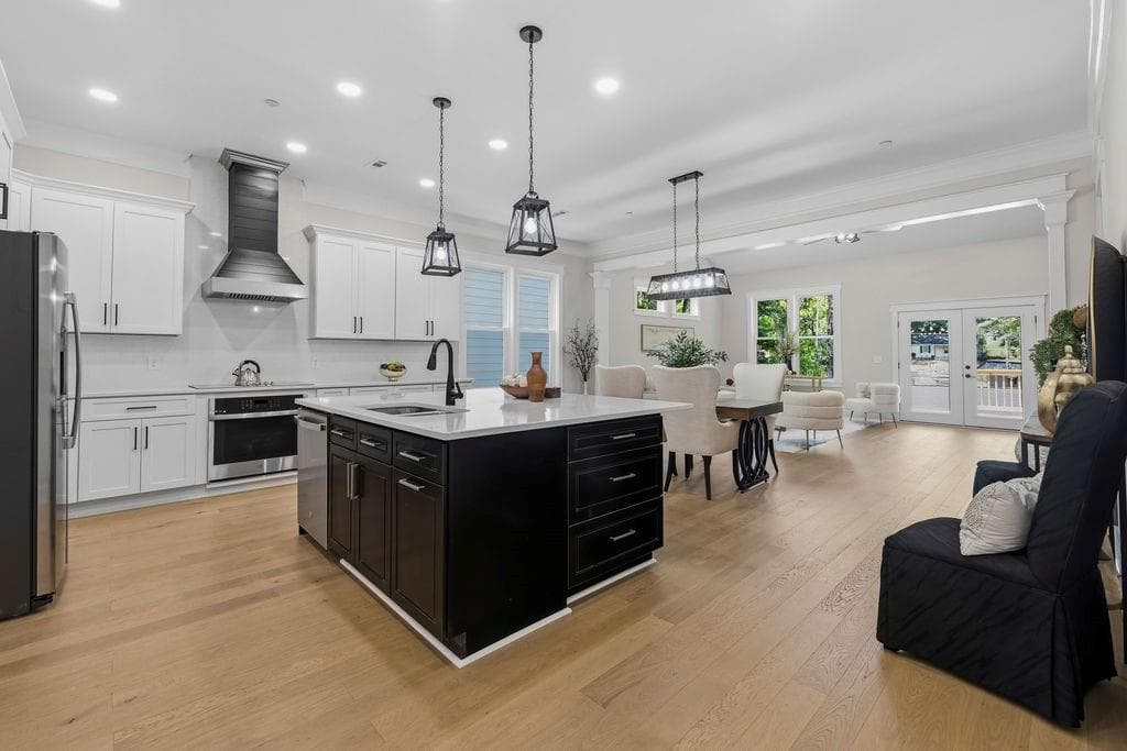 4 bedroom, 4 bathroom, 3,076 sq ft single family residence for sale at 575 Lawrence Street, Marietta, GA 30060 — photo 3