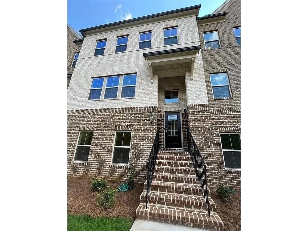4 bedroom, 4 bathroom, 2,516 sq ft townhouse for rent at 735 Brecklin Lane, Woodstock, GA 30188 for $3,000 a month — photo 1 of 26