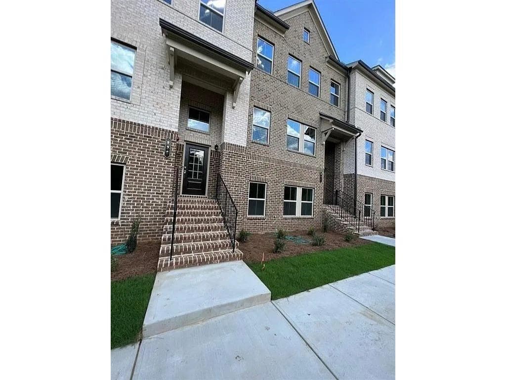 4 bedroom, 4 bathroom, 2,516 sq ft townhouse for rent at 735 Brecklin Lane, Woodstock, GA 30188 for $3,000 a month — photo 3