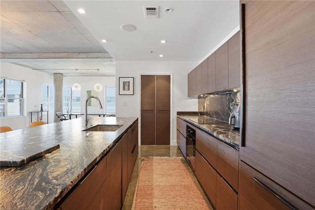 2 bedroom, 3 bathroom, 2,105 sq ft condominium under contract at 845 Spring Street 502, Atlanta, GA 30308 — photo 7