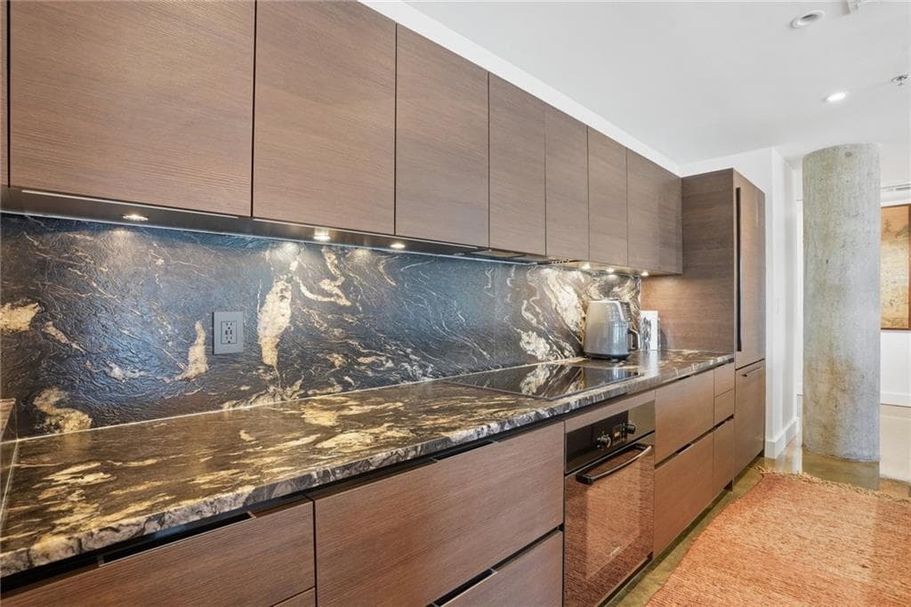 2 bedroom, 3 bathroom, 2,105 sq ft condominium under contract at 845 Spring Street 502, Atlanta, GA 30308 — photo 6