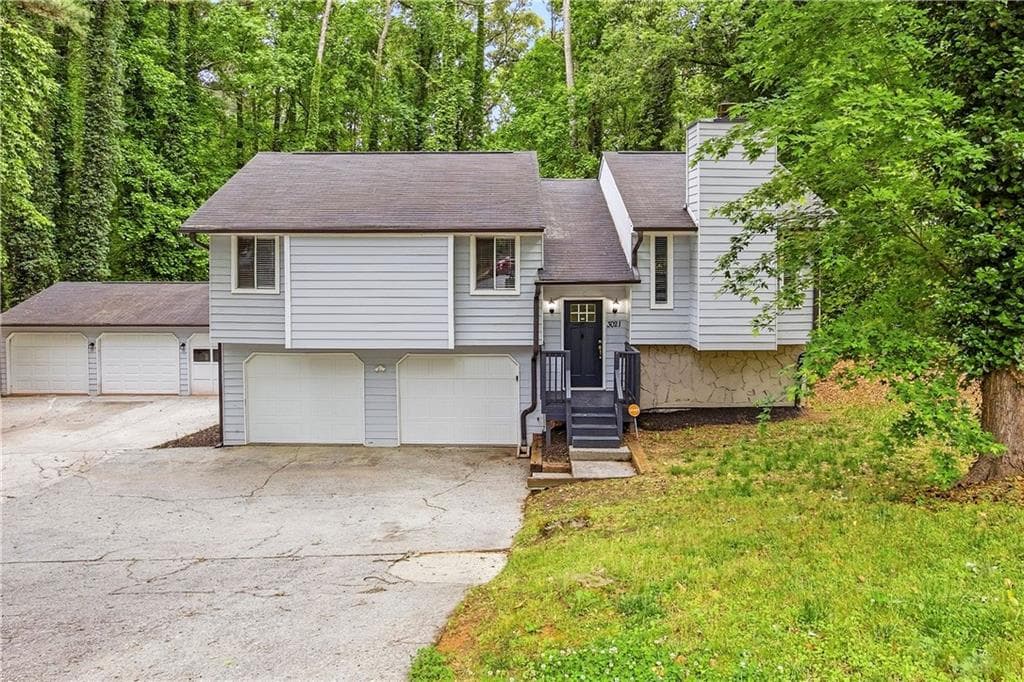 4 bedroom, 3 bathroom, 1,636 sq ft single family residence for sale at 3021 Munson Court, Snellville, GA 30039 — photo 1 of 14