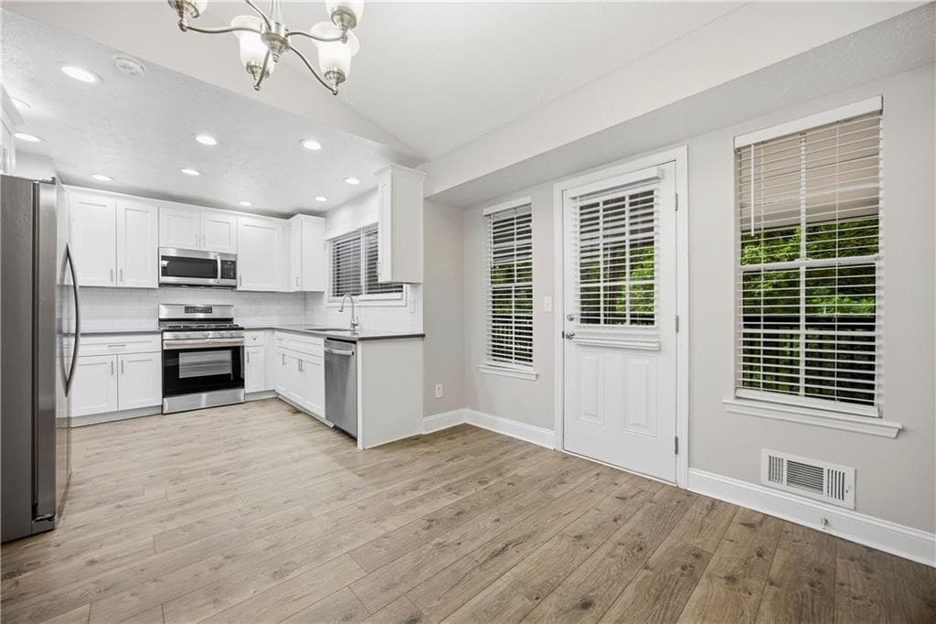4 bedroom, 3 bathroom, 1,636 sq ft single family residence for sale at 3021 Munson Court, Snellville, GA 30039 — photo 4