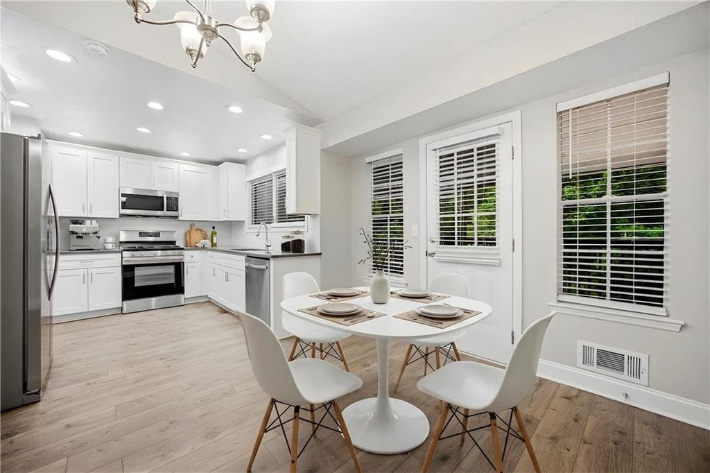 4 bedroom, 3 bathroom, 1,636 sq ft single family residence for sale at 3021 Munson Court, Snellville, GA 30039 — photo 5