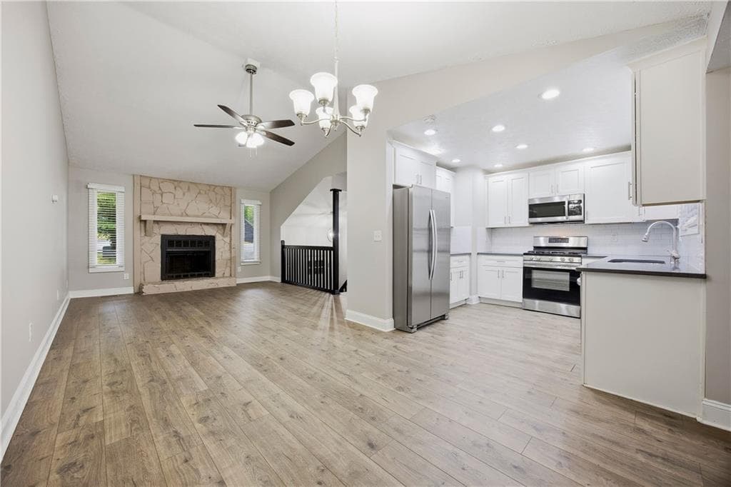4 bedroom, 3 bathroom, 1,636 sq ft single family residence for sale at 3021 Munson Court, Snellville, GA 30039 — photo 6