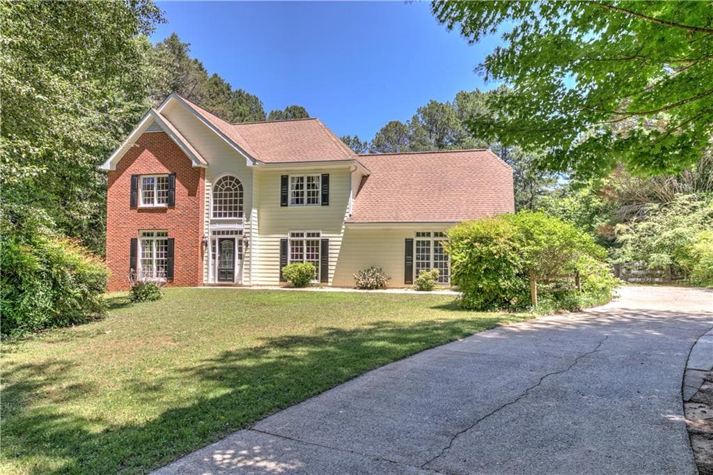 4 bedroom, 3 bathroom, 2,410 sq ft single family residence for sale at 6310 Black Oak Drive, Cumming, GA 30040 — photo 3