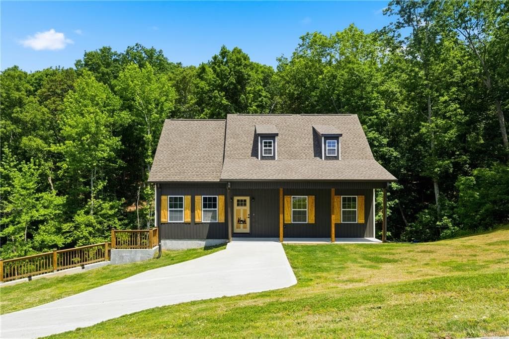 3 bedroom, 2 bathroom, 2,370 sq ft single family residence under contract at 357 Orchard Way, Calhoun, GA 30701