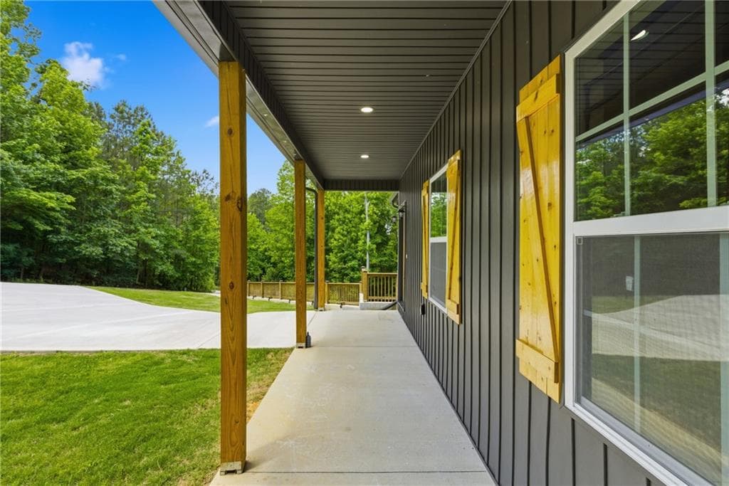 3 bedroom, 2 bathroom, 2,370 sq ft single family residence under contract at 357 Orchard Way, Calhoun, GA 30701 — photo 8