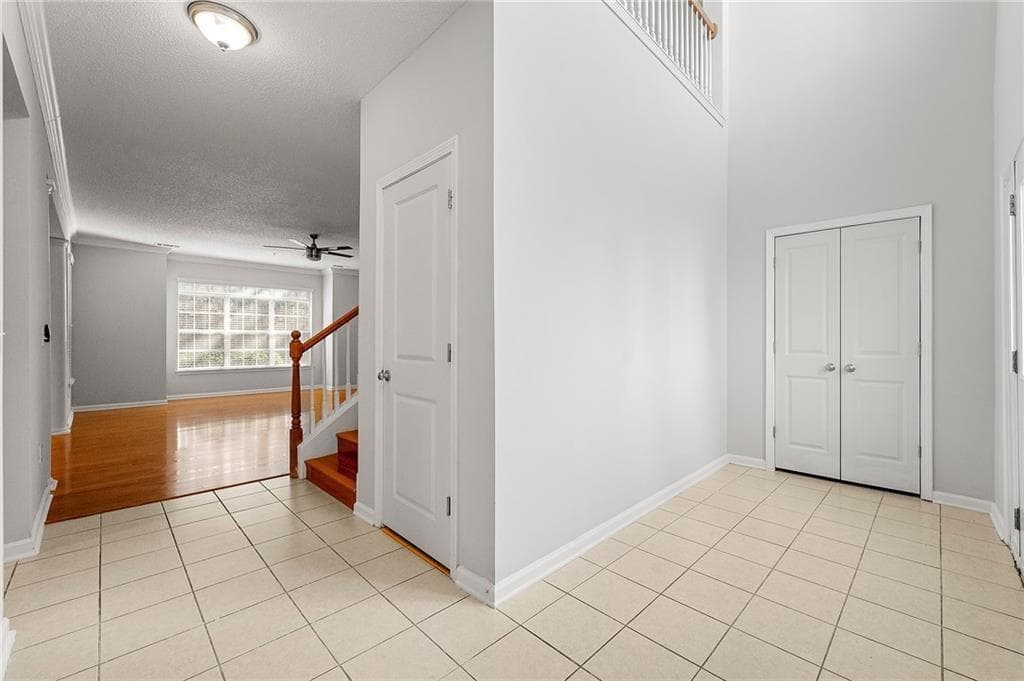 3 bedroom, 3 bathroom, 2,227 sq ft townhouse for sale at 2015 Barrett Lakes Boulevard 415, Kennesaw, GA 30144 — photo 3