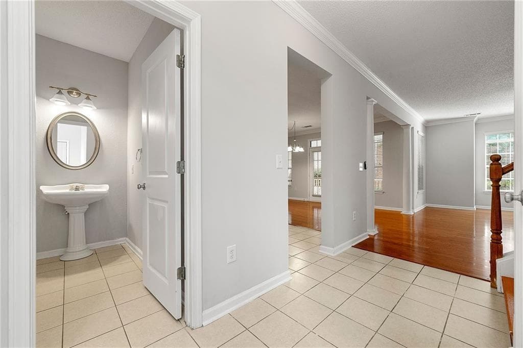 3 bedroom, 3 bathroom, 2,227 sq ft townhouse for sale at 2015 Barrett Lakes Boulevard 415, Kennesaw, GA 30144 — photo 4