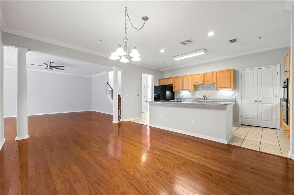 3 bedroom, 3 bathroom, 2,227 sq ft townhouse for sale at 2015 Barrett Lakes Boulevard 415, Kennesaw, GA 30144 — photo 7