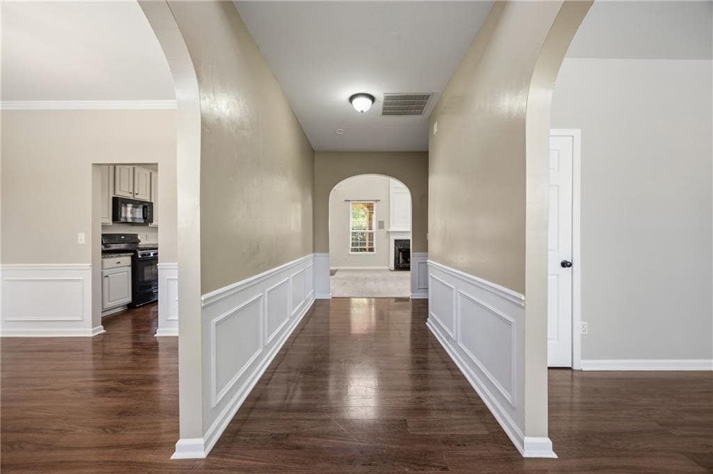 4 bedroom, 3 bathroom, 2,257 sq ft single family residence for rent at 1650 Huntcrest Way, Mableton, GA 30126 for $2,650 a month — photo 2