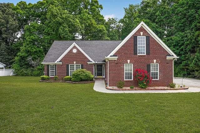 4 bedroom, 2 bathroom, 2,438 sq ft single family residence for sale at 2270 Taylor Pointe Way, Dacula, GA 30019