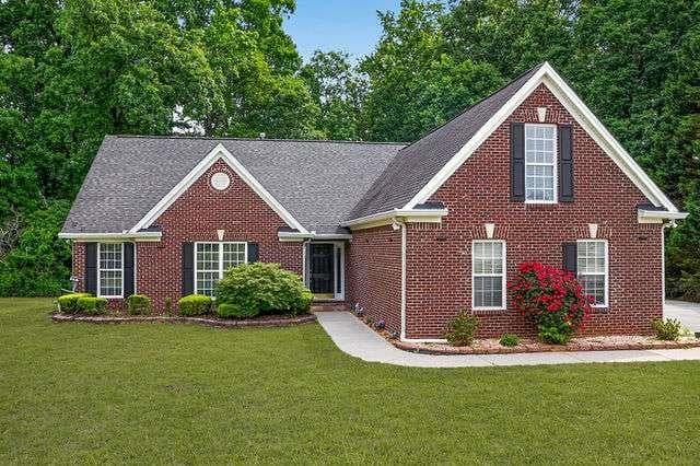 4 bedroom, 2 bathroom, 2,438 sq ft single family residence for sale at 2270 Taylor Pointe Way, Dacula, GA 30019 — photo 3