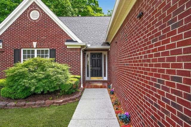 4 bedroom, 2 bathroom, 2,438 sq ft single family residence for sale at 2270 Taylor Pointe Way, Dacula, GA 30019 — photo 4