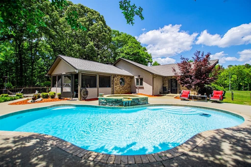 4 bedroom, 2 bathroom, 4,119 sq ft single family residence under contract at 1050 Denton Road, Douglasville, GA 30134 — photo 2