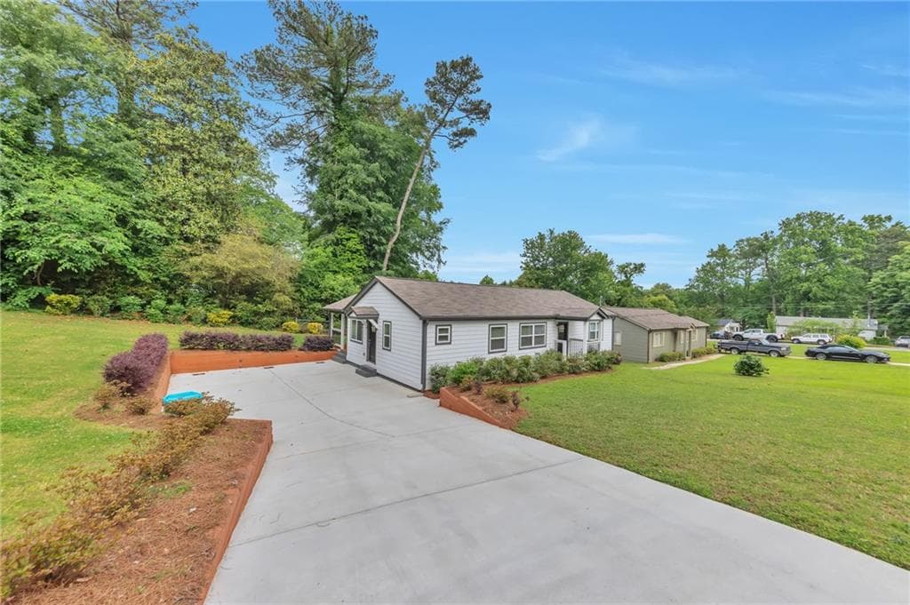 3 bedroom, 2 bathroom, 1,250 sq ft single family residence for sale at 4108 Clay Drive, Atlanta, GA 30360 — photo 4