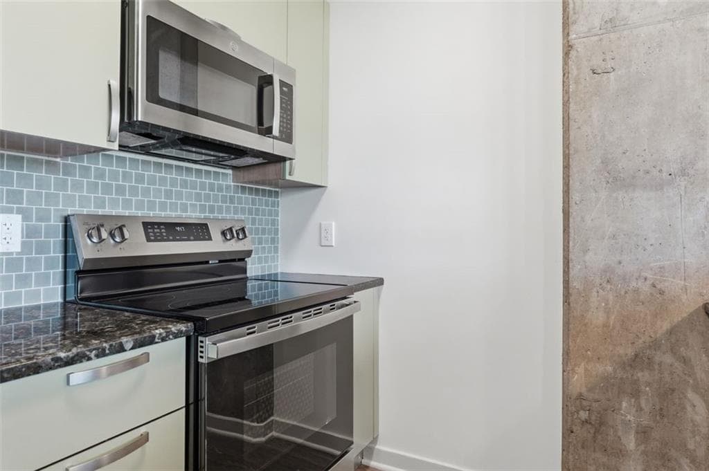 1 bedroom, 1 bathroom, 677 sq ft condominium for sale at 245 N HIGHLAND Avenue 402, Atlanta, GA 30307 — photo 5