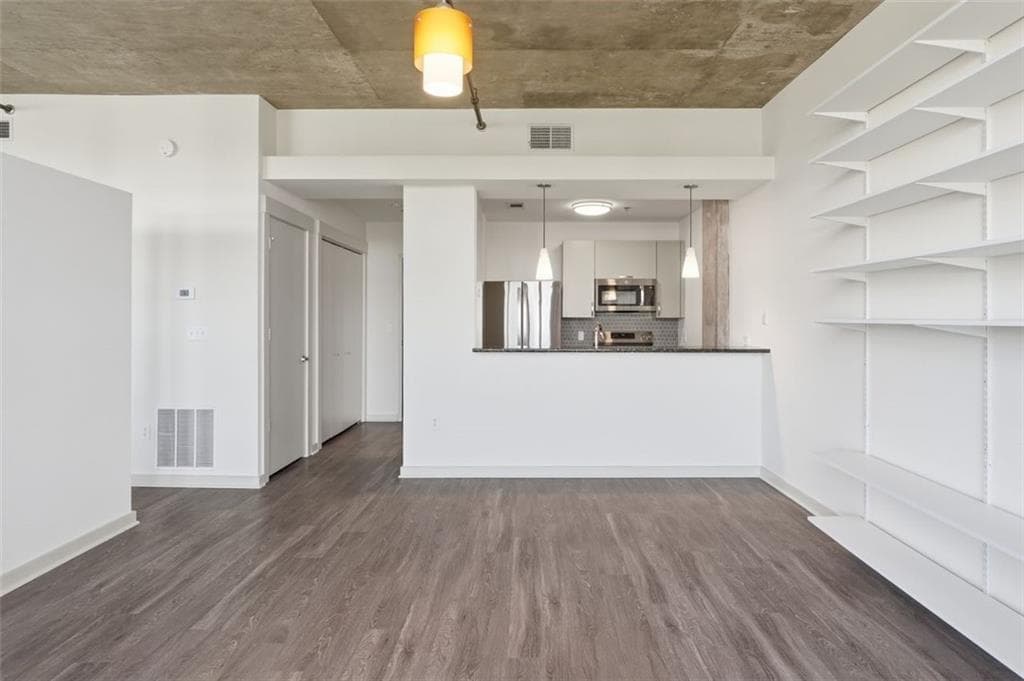 1 bedroom, 1 bathroom, 677 sq ft condominium for sale at 245 N HIGHLAND Avenue 402, Atlanta, GA 30307 — photo 6