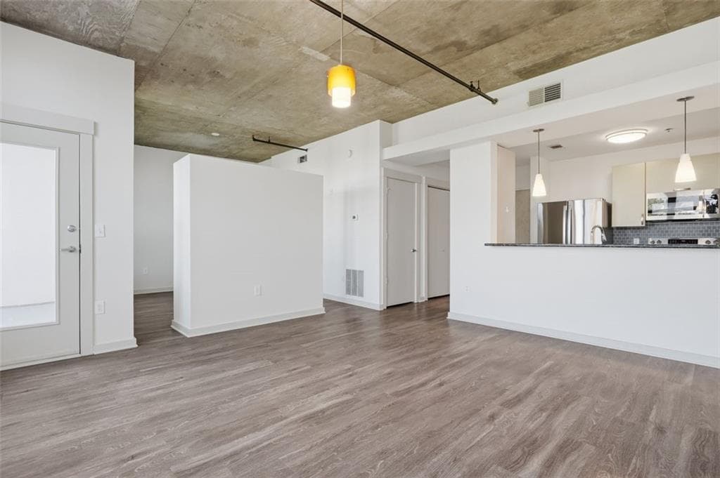 1 bedroom, 1 bathroom, 677 sq ft condominium for sale at 245 N HIGHLAND Avenue 402, Atlanta, GA 30307 — photo 7