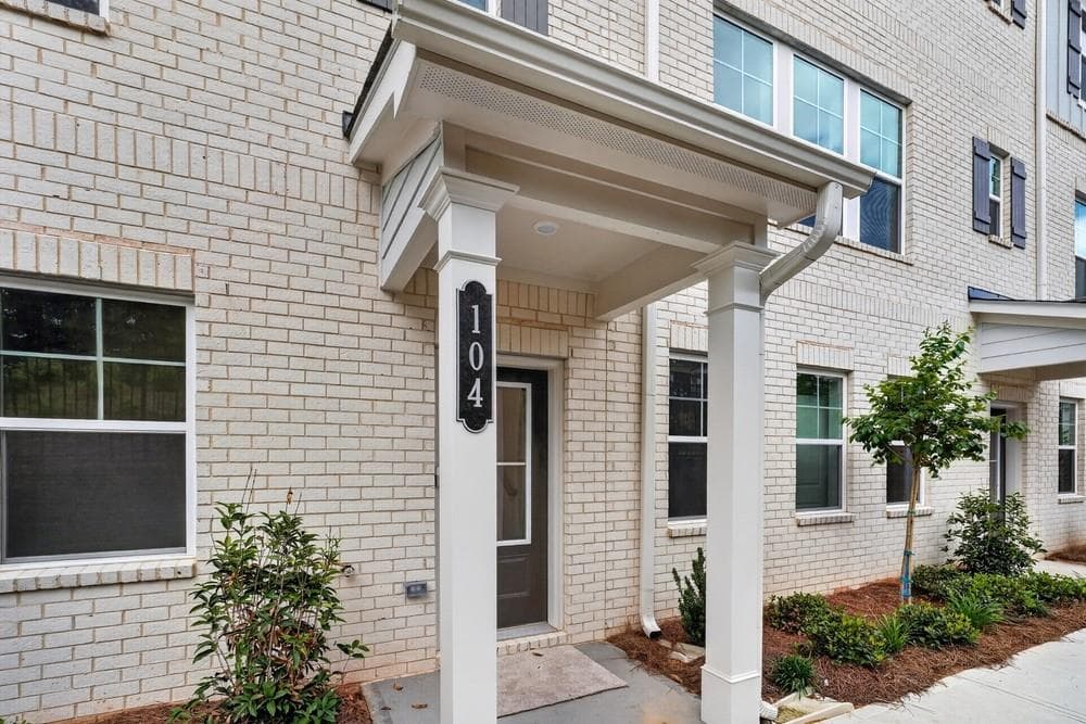 3 bedroom, 4 bathroom, 1,893 sq ft townhouse under contract at 104 Epperly Way, Tucker, GA 30084 — photo 2
