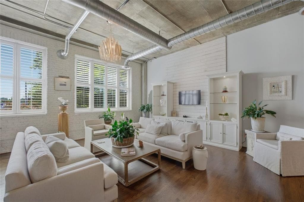 1 bedroom, 1 bathroom, 980 sq ft condominium for sale at 3235 Roswell Road 402, Atlanta, GA 30305 — photo 1 of 35