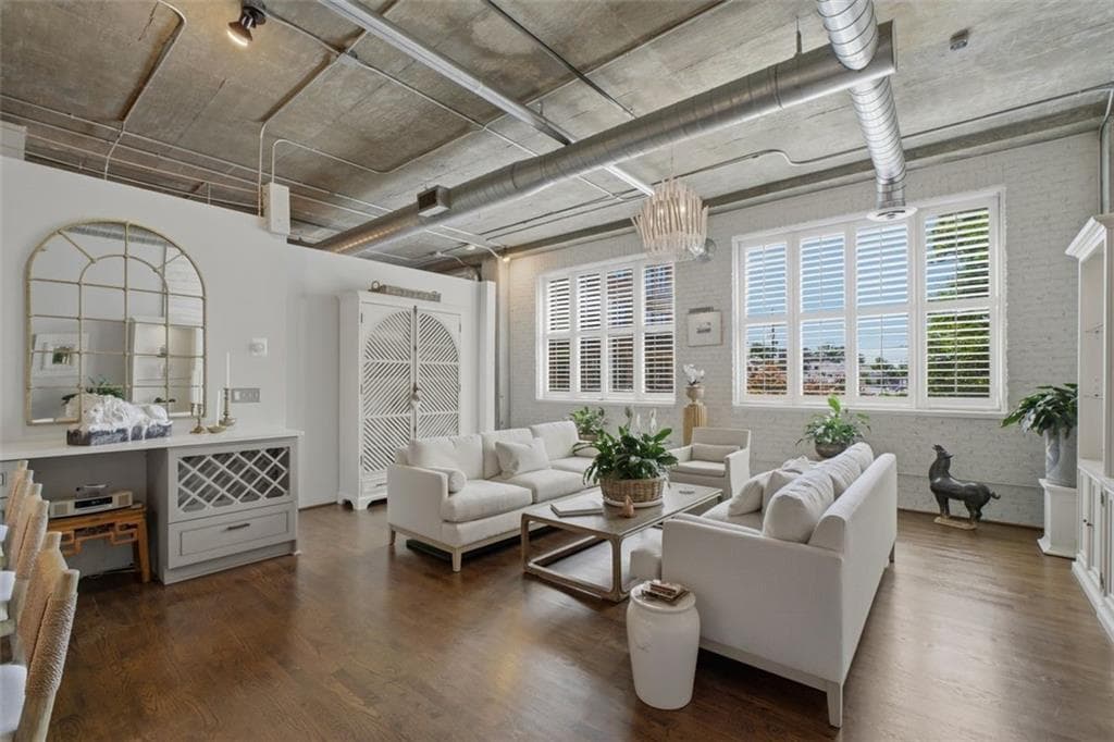 1 bedroom, 1 bathroom, 980 sq ft condominium for sale at 3235 Roswell Road 402, Atlanta, GA 30305 — photo 2