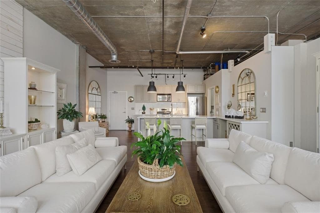 1 bedroom, 1 bathroom, 980 sq ft condominium for sale at 3235 Roswell Road 402, Atlanta, GA 30305 — photo 3