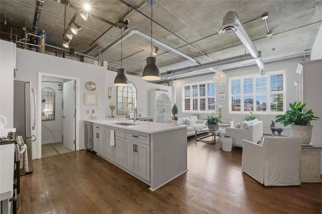 1 bedroom, 1 bathroom, 980 sq ft condominium for sale at 3235 Roswell Road 402, Atlanta, GA 30305 — photo 5