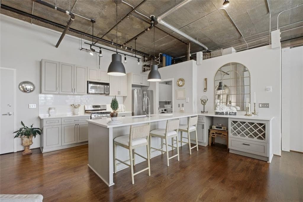 1 bedroom, 1 bathroom, 980 sq ft condominium for sale at 3235 Roswell Road 402, Atlanta, GA 30305 — photo 7