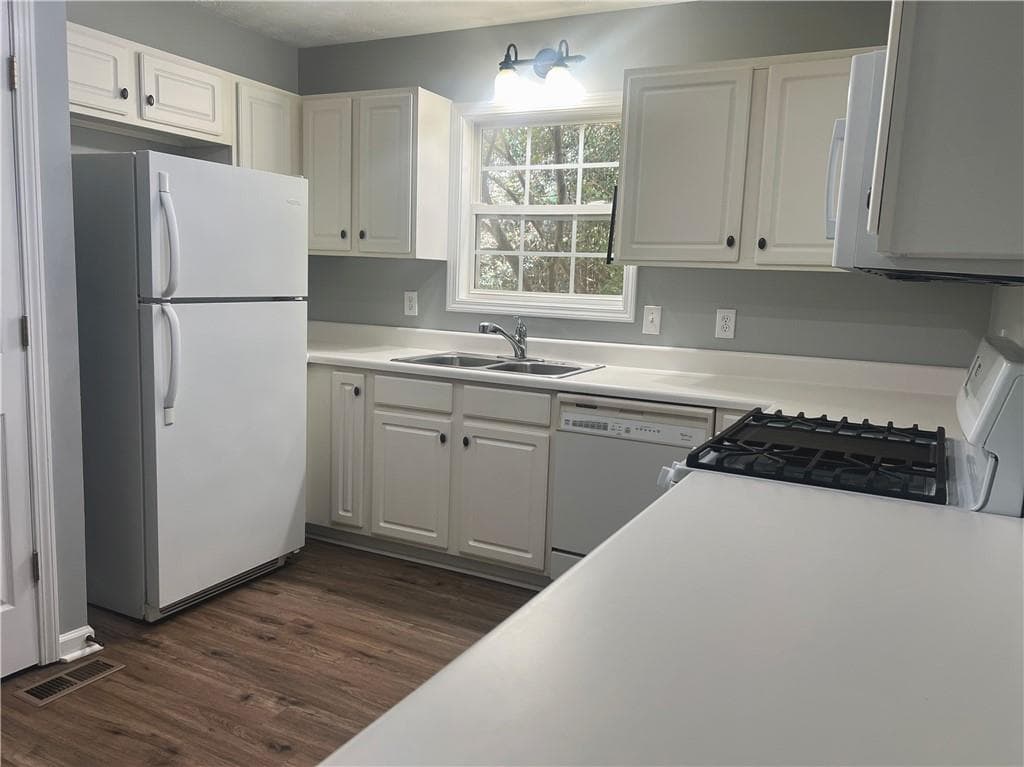 4 bedroom, 3 bathroom, 1,496 sq ft single family residence for sale at 43 Stiles Court, Cartersville, GA 30120 — photo 4