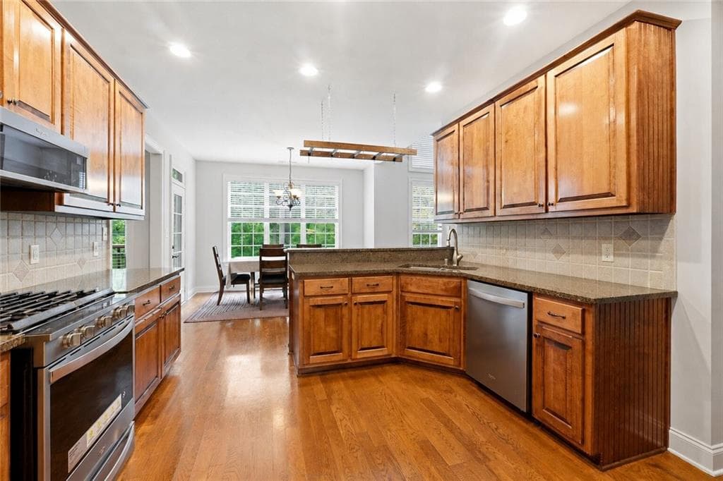 5 bedroom, 4 bathroom, 5,404 sq ft single family residence for sale at 12 N Alexander Creek Road, Newnan, GA 30263 — photo 5