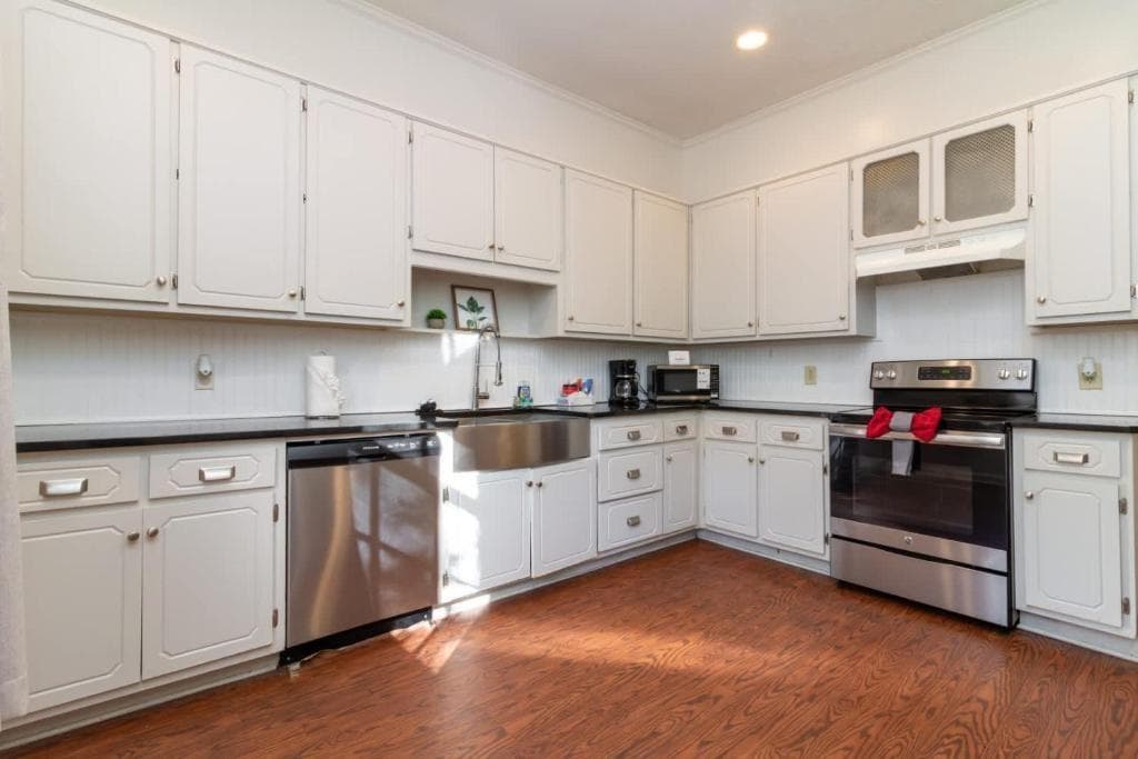 6 bedroom, 4 bathroom, 3,686 sq ft single family residence for sale at 2217 13th Street, Columbus, GA 31906 — photo 6