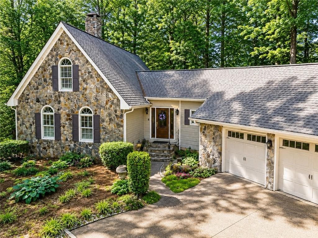 3 bedroom, 3 bathroom, 2,838 sq ft single family residence under contract at 3078 Chapel Hill Road, Douglasville, GA 30135 — photo 2