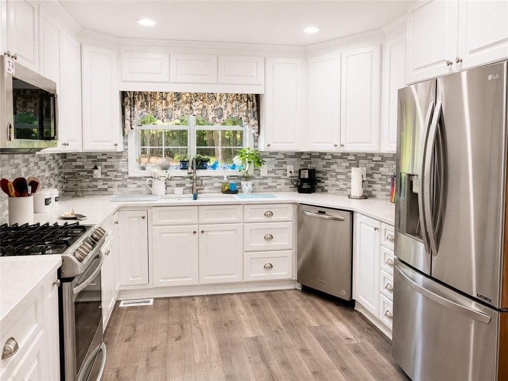 3 bedroom, 3 bathroom, 2,838 sq ft single family residence under contract at 3078 Chapel Hill Road, Douglasville, GA 30135 — photo 9