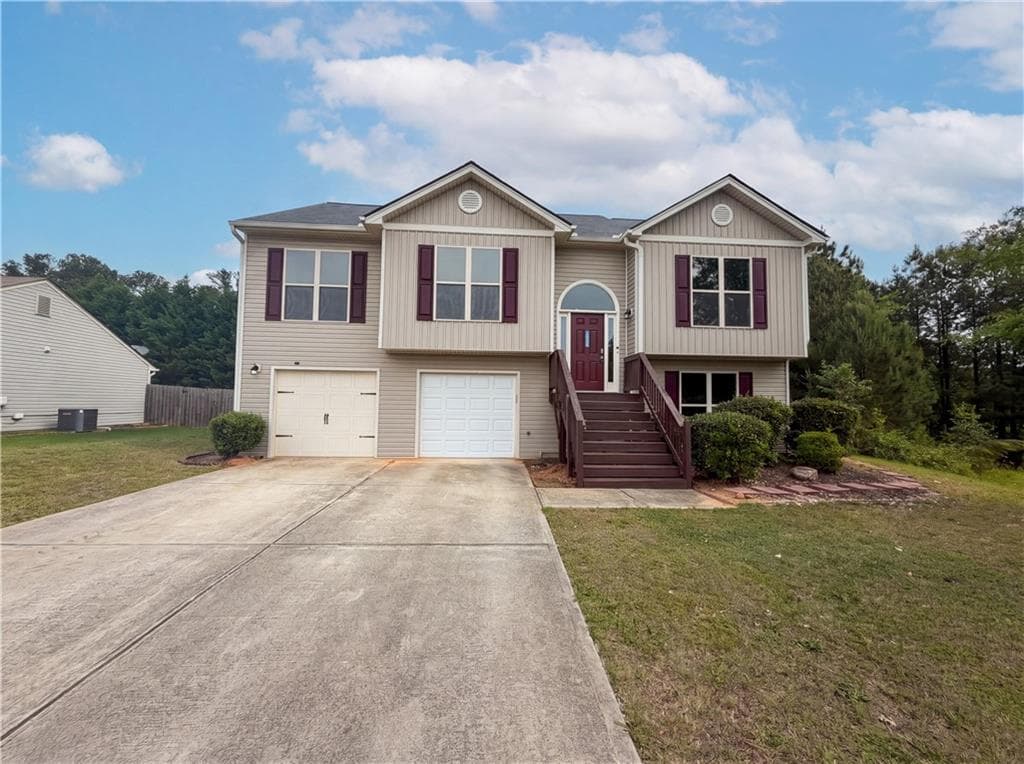 4 bedroom, 3 bathroom, 2,335 sq ft single family residence under contract at 2721 Berkshire Drive, Winder, GA 30680