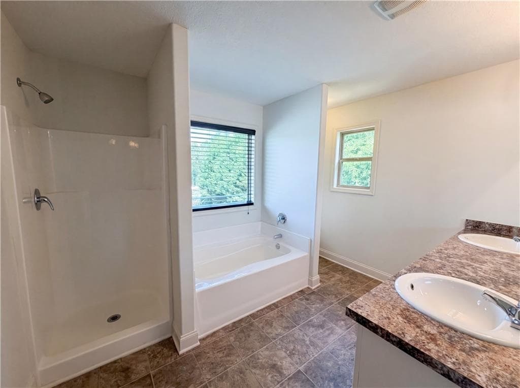 4 bedroom, 3 bathroom, 2,335 sq ft single family residence under contract at 2721 Berkshire Drive, Winder, GA 30680 — photo 6