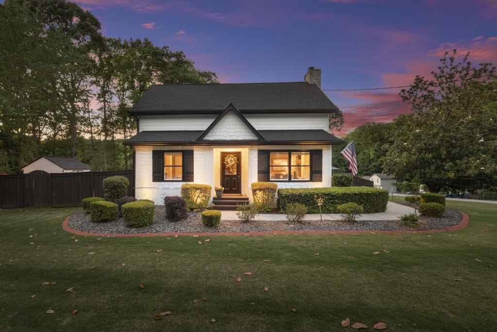 3 bedroom, 3 bathroom, 2,488 sq ft single family residence sold at 2504 Braselton Highway, Buford, GA 30519