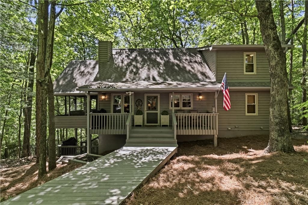 3 bedroom, 3 bathroom, 2,466 sq ft single family residence under contract at 126 Robins Nest, Big Canoe, GA 30143
